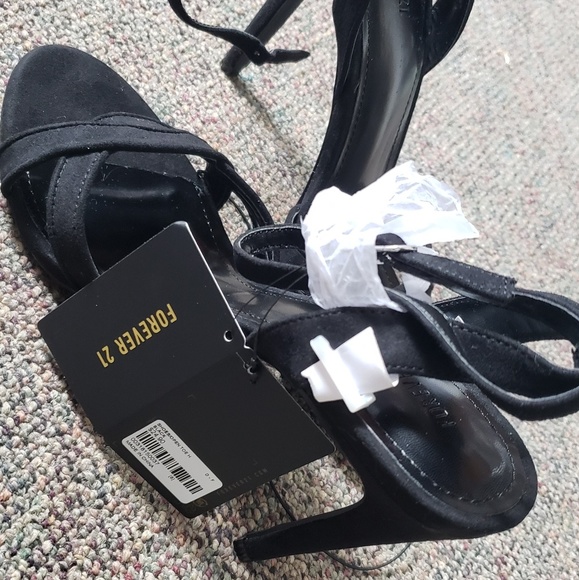 Heels - Picture 3 of 4